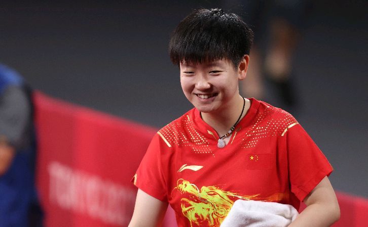 美女扒开让男人捅