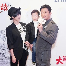 娇妻玩4p被三男人伺候更新时间